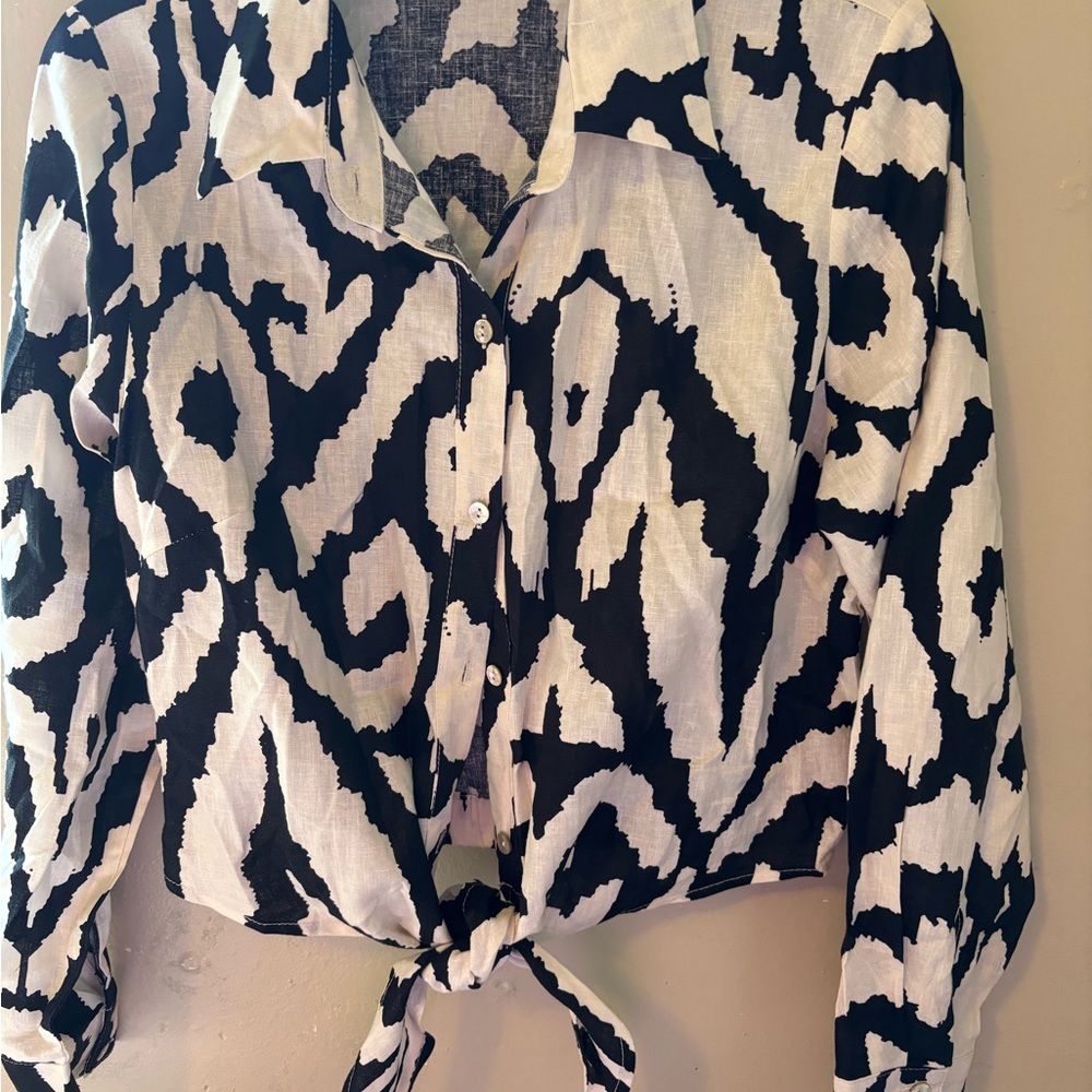Black and White Patterned Women's Top